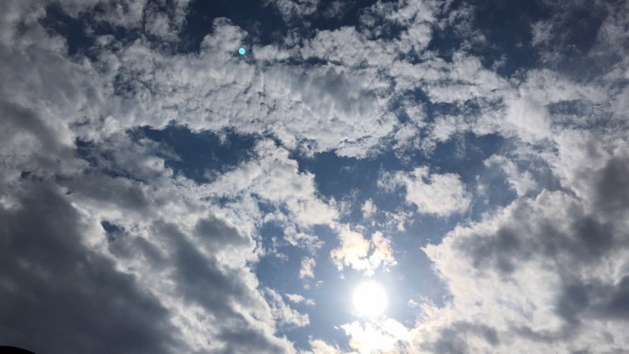 Mot me diell e vranësira të shpërndara