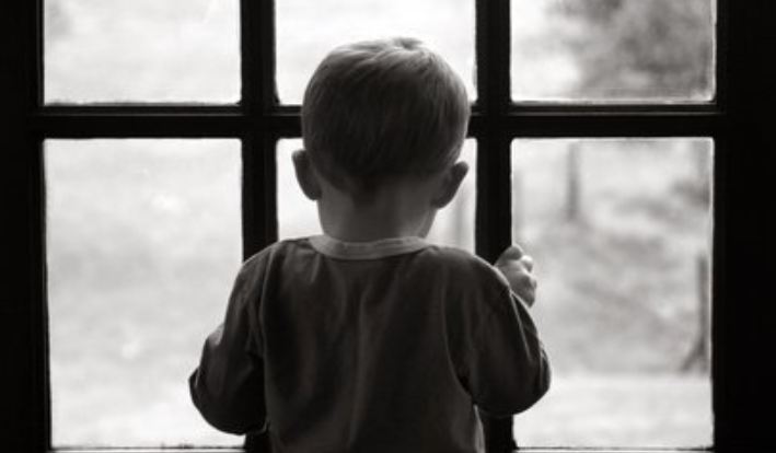 Në Pejë, vjehërritë e raportojnë nusen për dhunë ndaj fëmijëve të saj