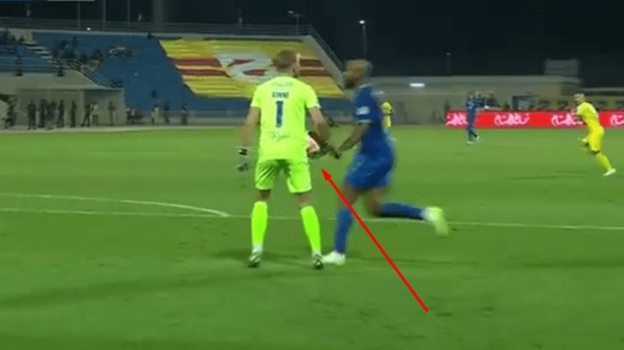 Kanë investuar miliona, por mbesin amatorë dhe qesharakë: Penalltia e shkaktuar në Arabinë Saudite bën xhiron e botës