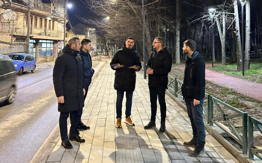 Musliu ia rikthen hapësirat këmbësorëve të cilat ishin shndërruar në parkingje