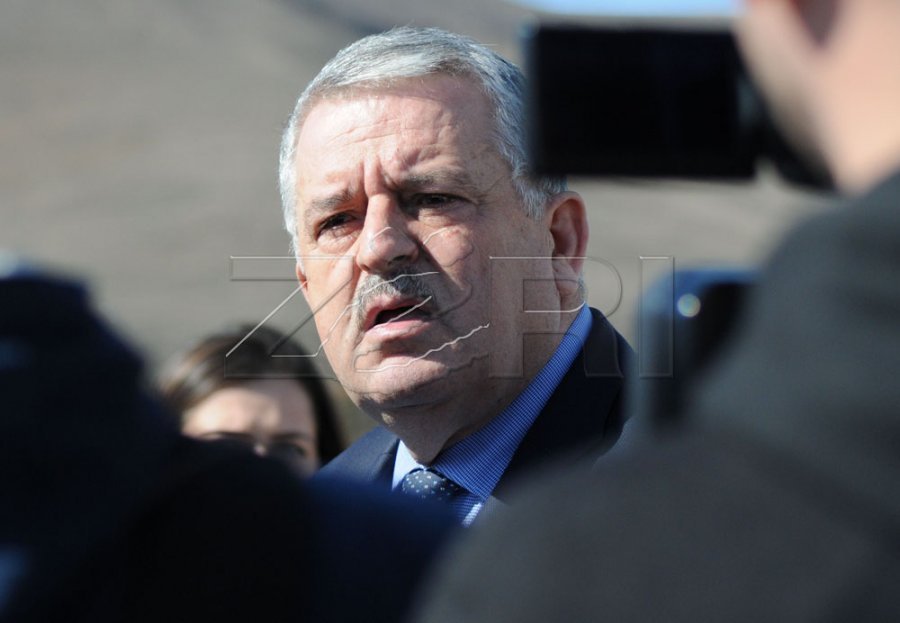 Veliu kritikon Abdixhikun: Nuk shpëtohet duke u kapur pas strukturave të kontrolluara