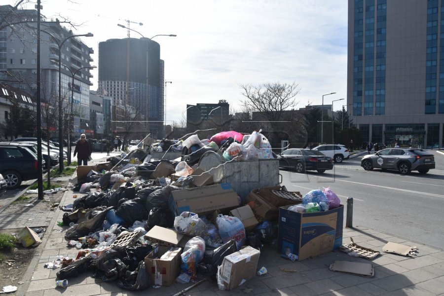 Kërkohen hetime për kontratën afër 1 milionëshe, Prishtina ende në mbeturina