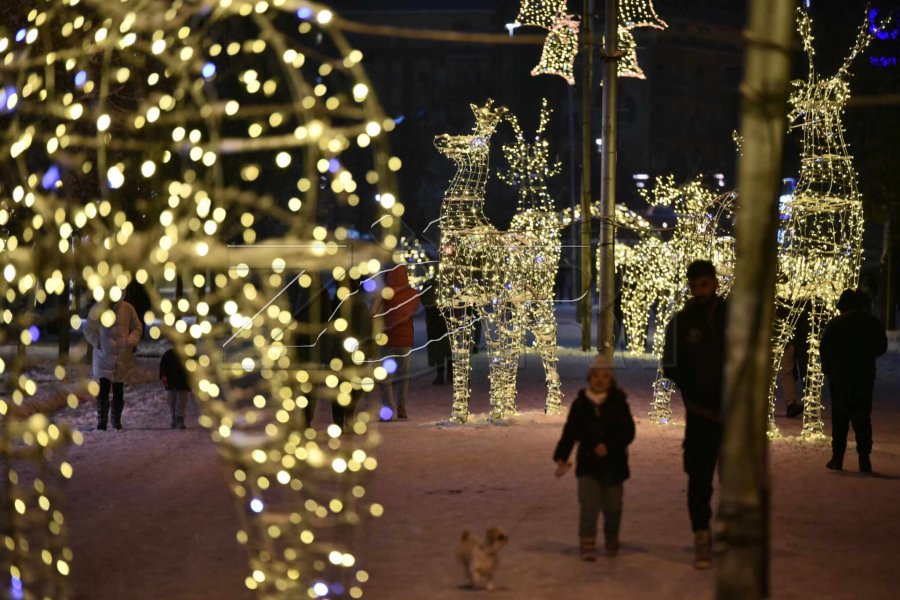 97 mijë euro për dekorimin e shesheve të kryeqytetit, opozita me kritika