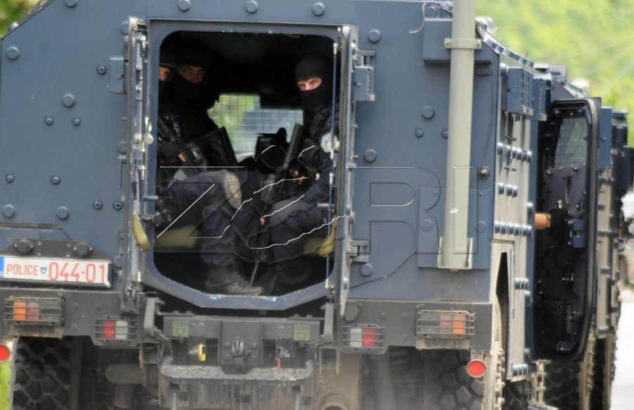 “Efektivët e njësive speciale të Policisë dyshohet që flenë në kontejnerë kancerogjenë”