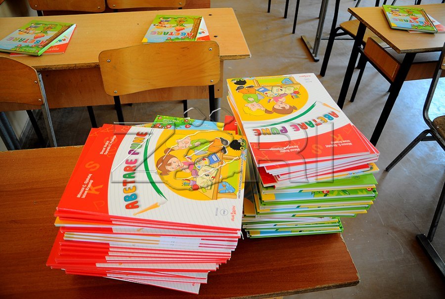 Raporti i ekspertëve për tekstet shkollore: Si dyshohet që u keqpërdorën 6.3 milionë euro?