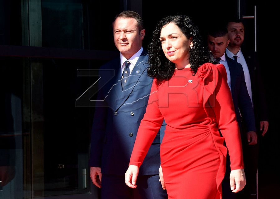 “Presidentja në Mercedes G- Class të blinduar 500 mijë eurosh”, reagon Zotëria i Parë thotë se “faktet flasin ndryshe”