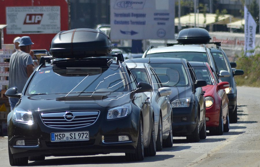 Vazhdojnë pritjet deri në tri orë për të dalë nga Kosova