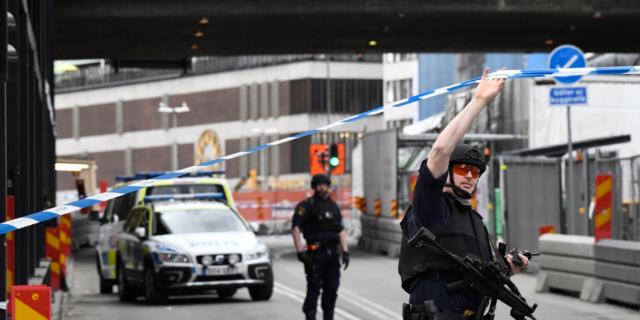 Suedia akuzon tre persona për planifikim të sulmeve terroriste