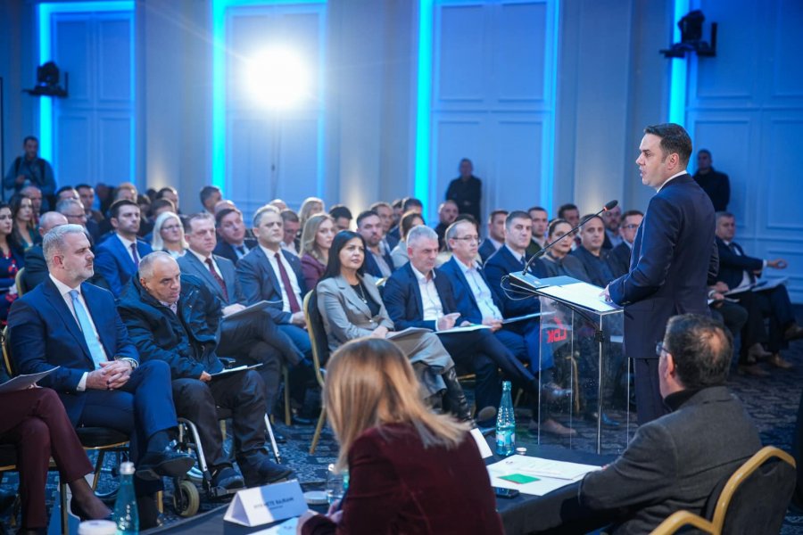 Abdixhiku prezanton listën e kandidatëve të LDK-së për deputetë, lë jashtë Agim Veliun