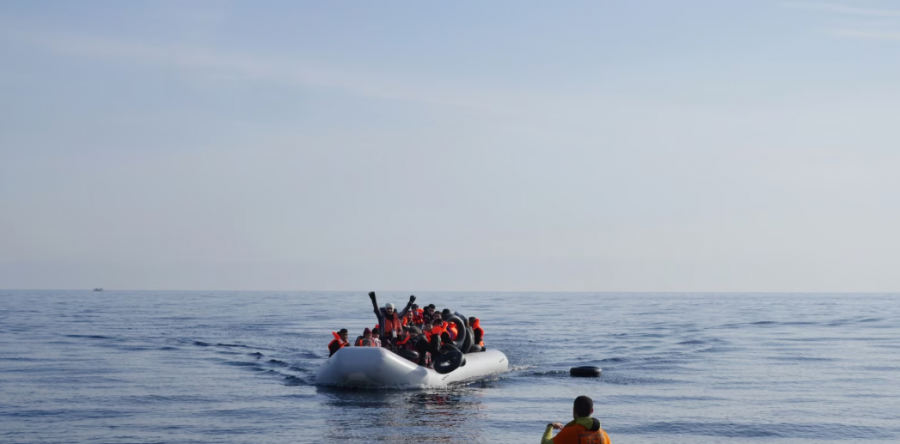 Pesë persona të vdekur pas fundosjes së anijes me migrantë në brigjet greke