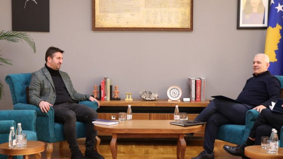Sjellja e të dyshuarit për krime lufte para drejtësisë, Sveçla takohet me Hetemin