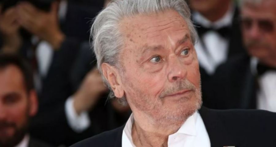 Sekuestrohen 72 armë zjarri në shtëpinë e yllit francez të filmave, Alain Delon