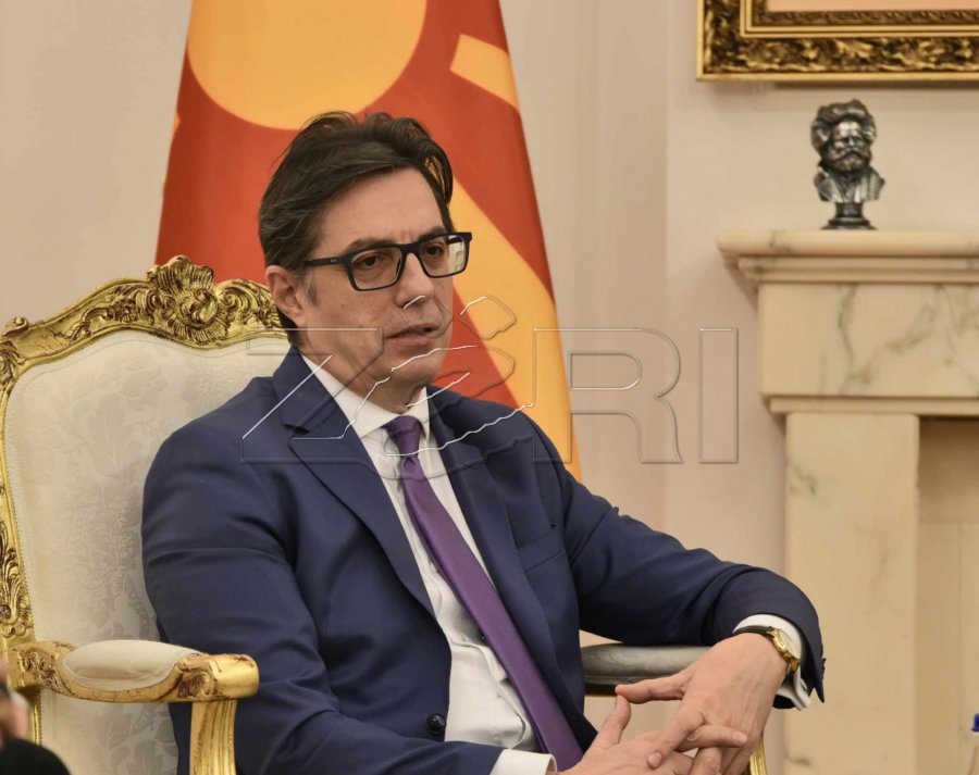 Pendarovski: Gjuha shqipe është zyrtare në Maqedoni, do të jetë problem i madh nëse Gjykata Kushtetuese do ta shfuqizojë