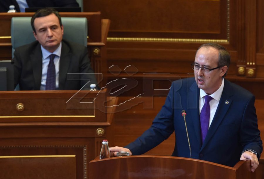 Hoti: Qeveria ka marrë borxh për skema sociale dhe shkrimin e ligjeve