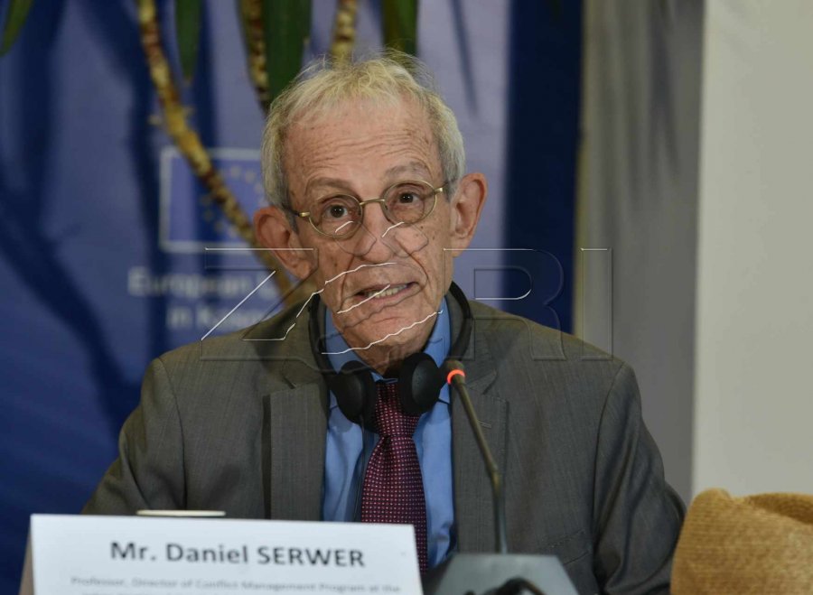 Serwer: Vuçiqi po pret mundësinë për të marrë veriun e Kosovës, Shqipëria të vendosë më shumë trupa