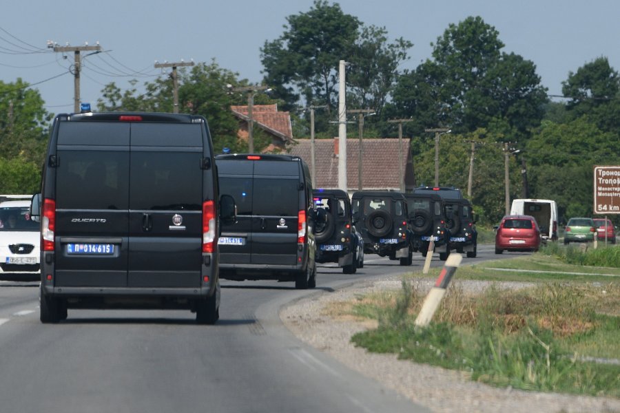 Xhandarmëria në rrugë, Serbia shton forcat për gjetjen e të dyshuarit për vrasjen e policit