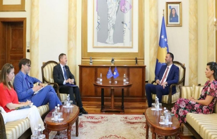 Konjufca pret në takim lamtumirës Szunyogun