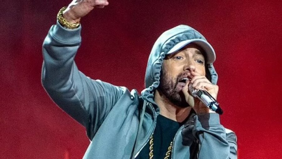 Eminem arrin një moment historik në Mbretërinë e Bashkuar, barazohet me David Bowie dhe U2 pas publikimit të albumit të ri
