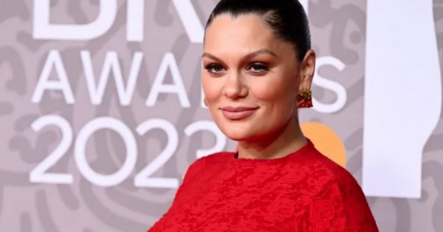 Jessie J probleme me shëndetin mendor, këngëtarja e famshme flet publikisht: U ekspozuan pas lindjes së djalit
