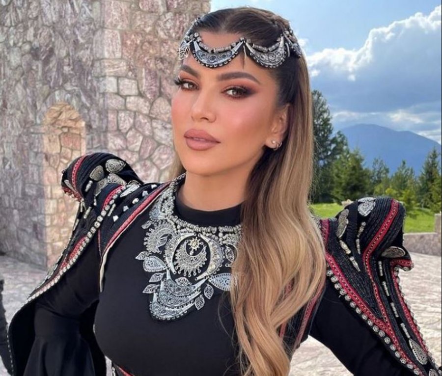 “Jam Drenicë, jam Dukagjin”, Leonora Jakupi shkëlqen në veshje kombëtare