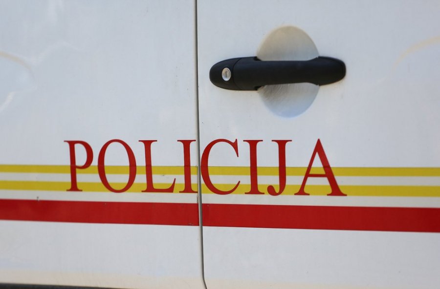 Policia e Rozhajës e kap një shtetas të Kosovës, i dërgoi gruan dhe katër fëmijë për të kërkuar lëmoshë në rrugë