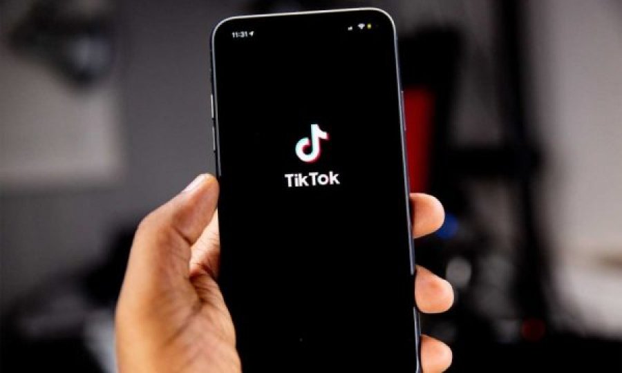 Studimi: TikTok dhe Instagram dëmtojnë trurin