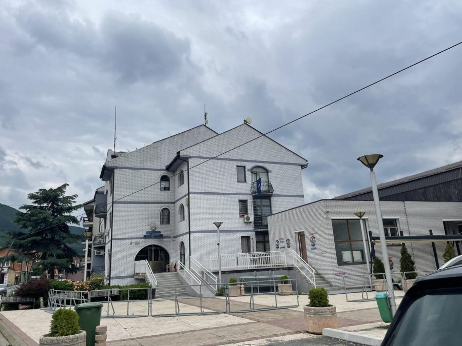 Seanca e Kuvendit të Zubin Potokut mbahet sot, në rend dite largimi nga Asociacioni i Komunave