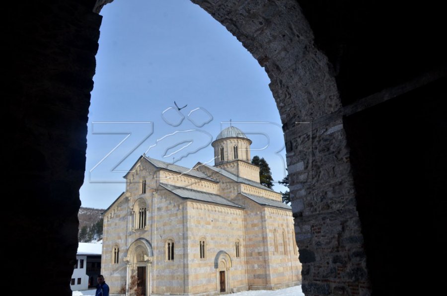 KFOR-i po ia përcjell përgjegjësitë Policisë së Kosovës për sigurinë e Manastirit të Deçanit