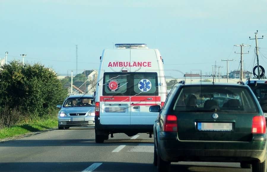 Përleshje me thikë mes të miturve në Prishtinë, njëri dërgohet në mbajtje