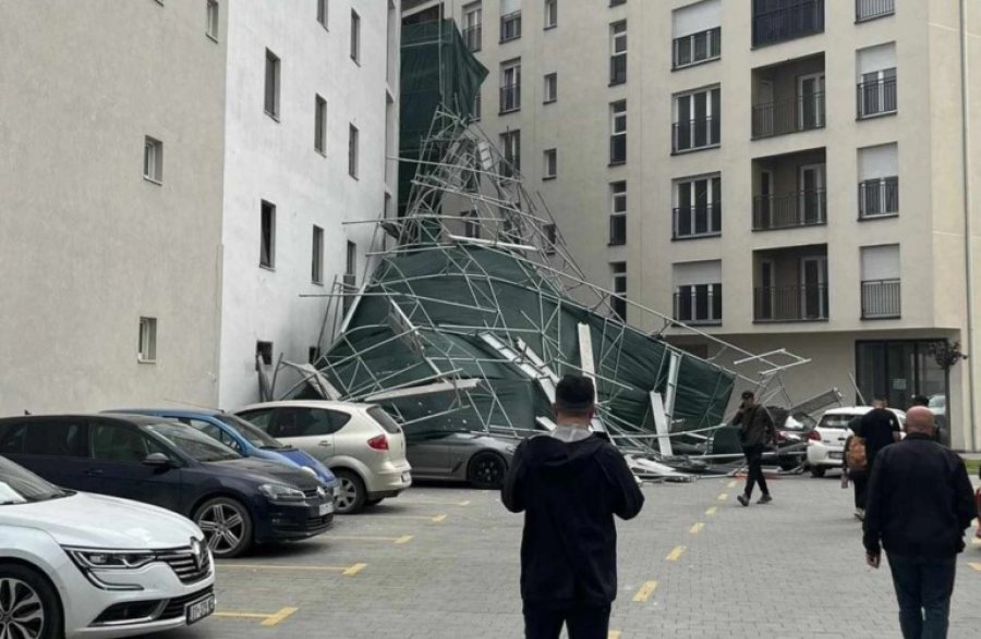 S’ka të lënduar nga rënia e skeleve në qendër të Prishtinës