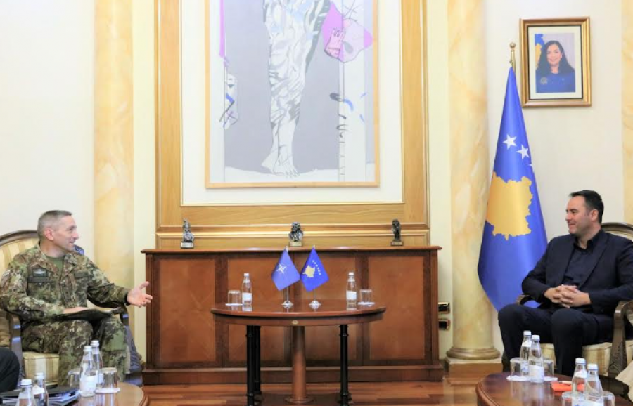 Konjufca në takim me komandantin e ri të KFOR-it Enrico Barduani, e uron për detyrën e re në krye të KFOR-it