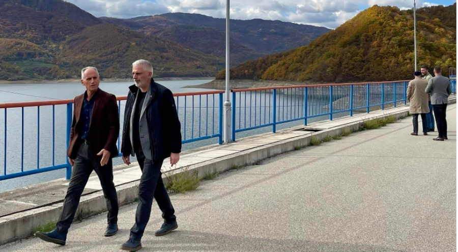 Syla vizitë në liqenin e Ujmanit, diskutohet për mbrojtjen e digës