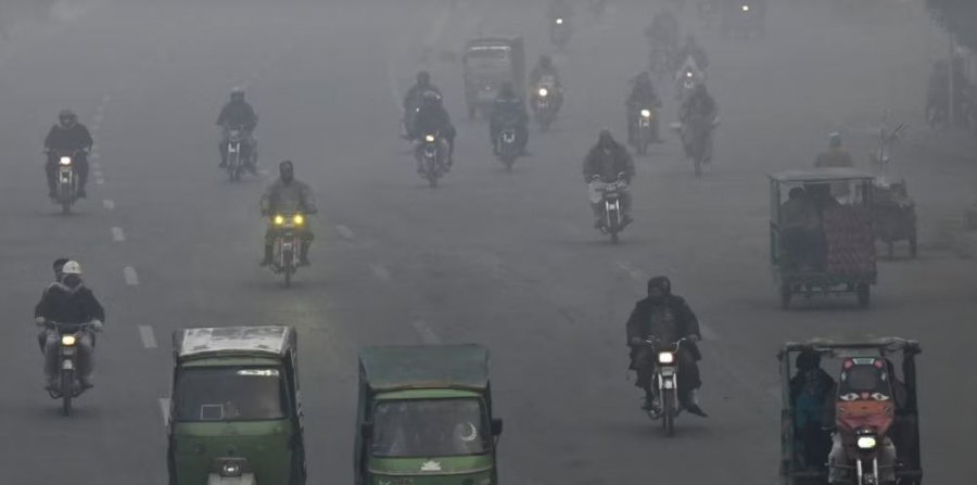 Ndotja e ajrit në Lahore ishte 80 herë më e lartë sesa kufizimi i OBSH-së