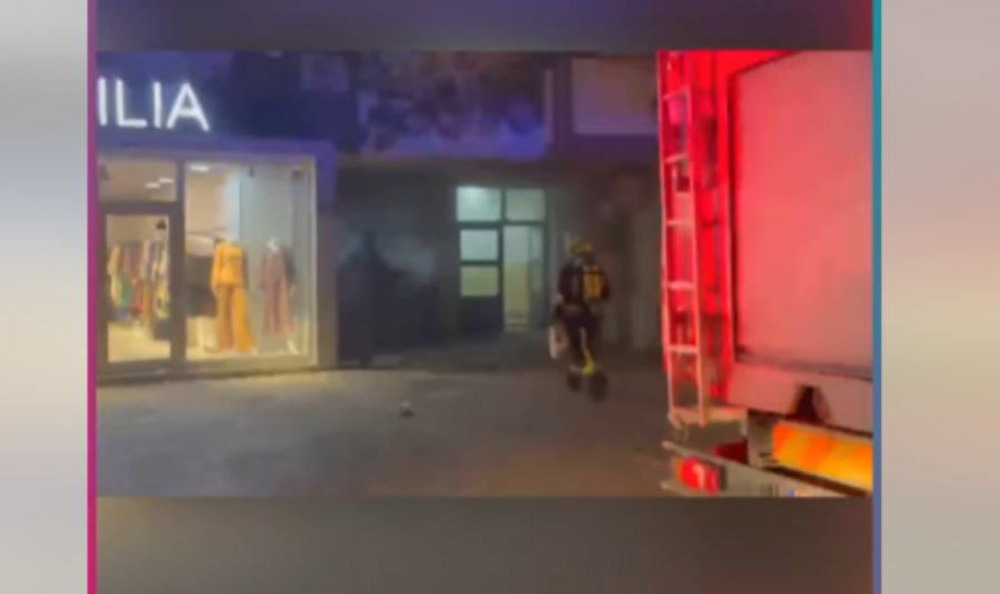 Raportohet për një shpërthim në qendër të Prishtinës, zjarrëfikësit shkojnë në vendin e ngjarjes [video]
