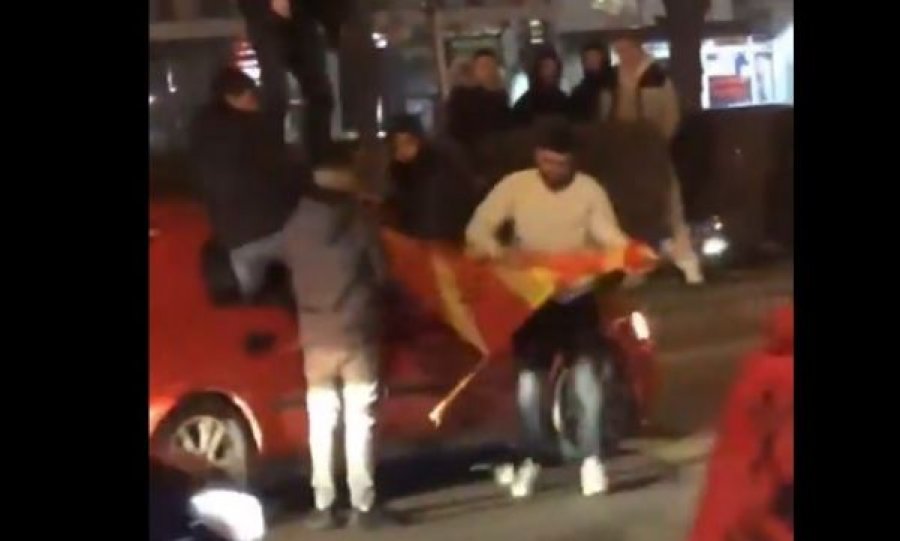 Tetë ditë paraburgim për tre nga të arrestuarit për djegien e flamurit të Maqedonisë së Veriut