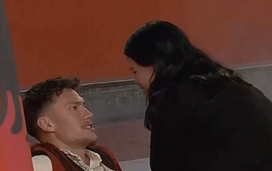 Gresa tenton ta puthë në buzë Drilonin: Mos ma sfido guximin