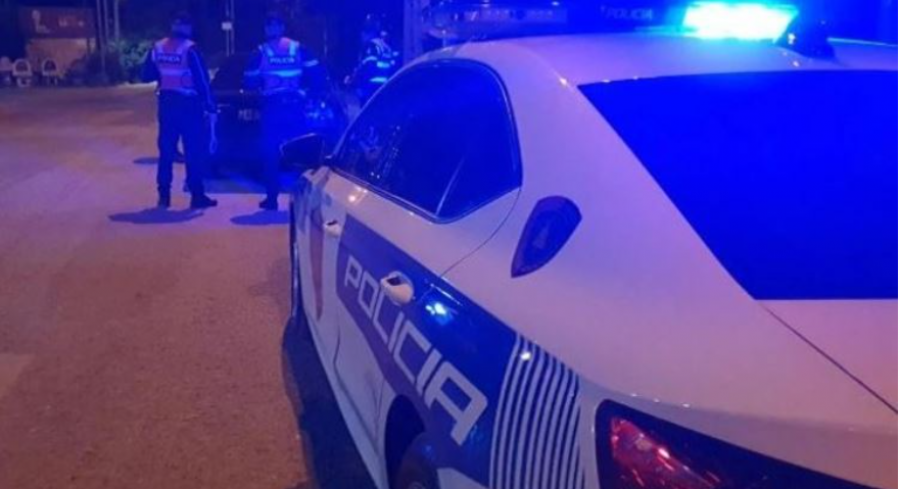 Dyshohet se rrahu me grushta dy persona, arrestohet 47-vjeçari në Fier