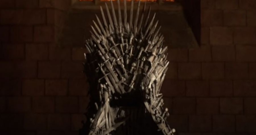 Froni i Hekurt nga “Game of Thrones” shitet në ankand për gati një milion e gjysmë dollarë