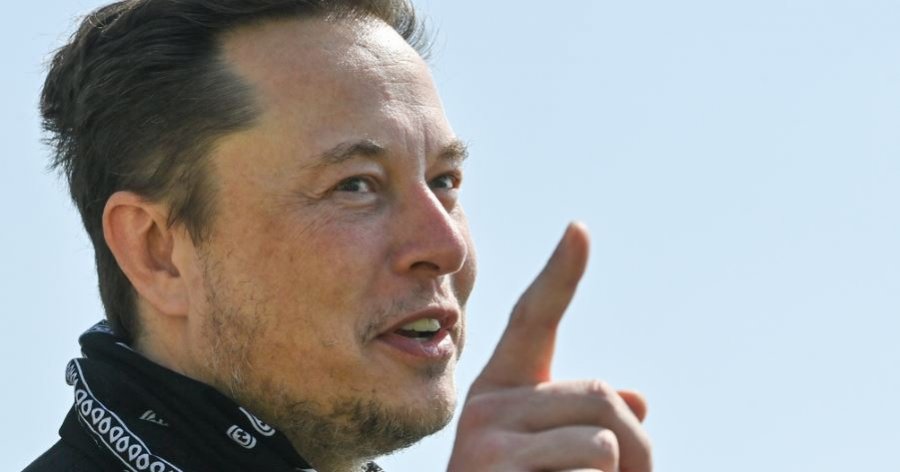 Paralajmërimi i Elon Muskut: Deri në vitin 2040 do të ketë më shumë robotë humanoidë sesa njerëz