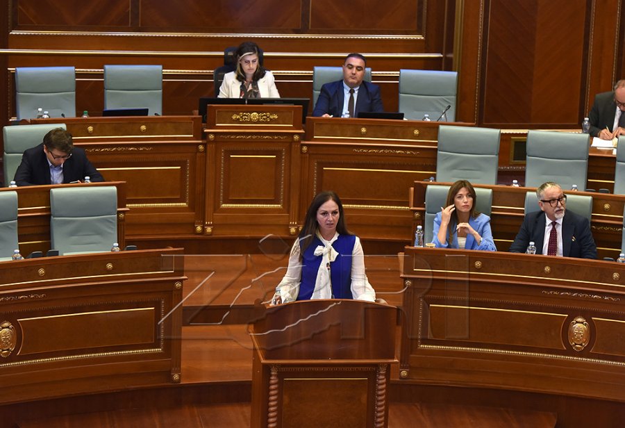 Deputeti turk ankohet për çmimet e librave të komuniteteve, Nagavci thotë se morën veprime