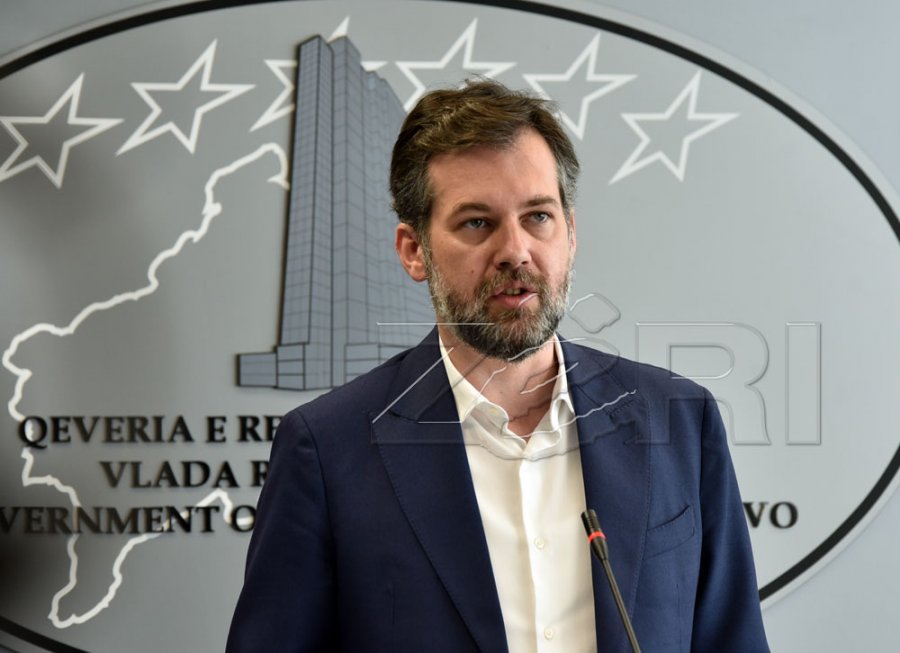 Ministri Çeku s’e mohon dorëheqjen nëse i ngrihet aktakuzë