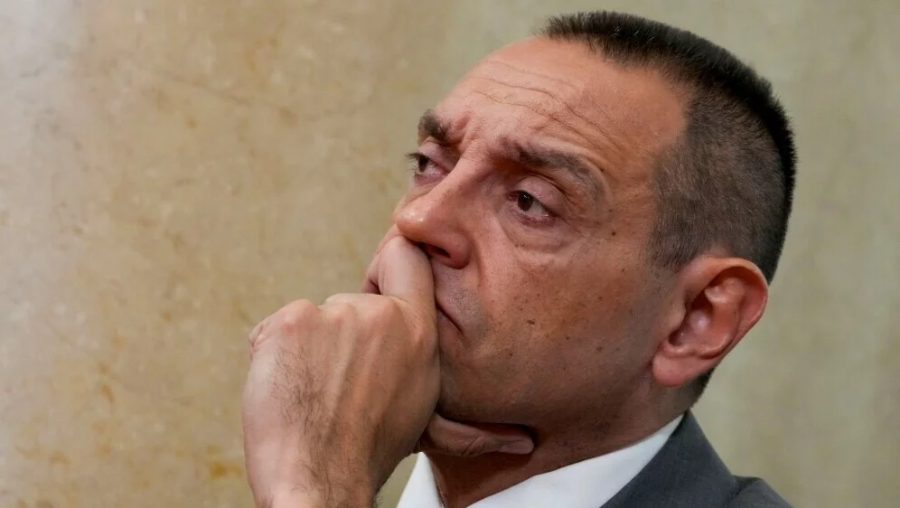 “Kur mundet Izraeli, pse nuk mundet Serbia të sulmojë” - deklaratat kërcënuese të Vulinit nxisin reagime