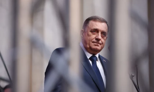 Dodiku dënohet me akt të formës së prerë për mosrespektim të vendimeve të përfaqësuesit të lartë