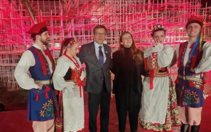 Grupi polak “Silesianie” performon vallet tradicionale në Tiranë