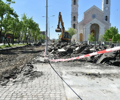 Dëmtohet gypi i ujësjellësit në sheshin 