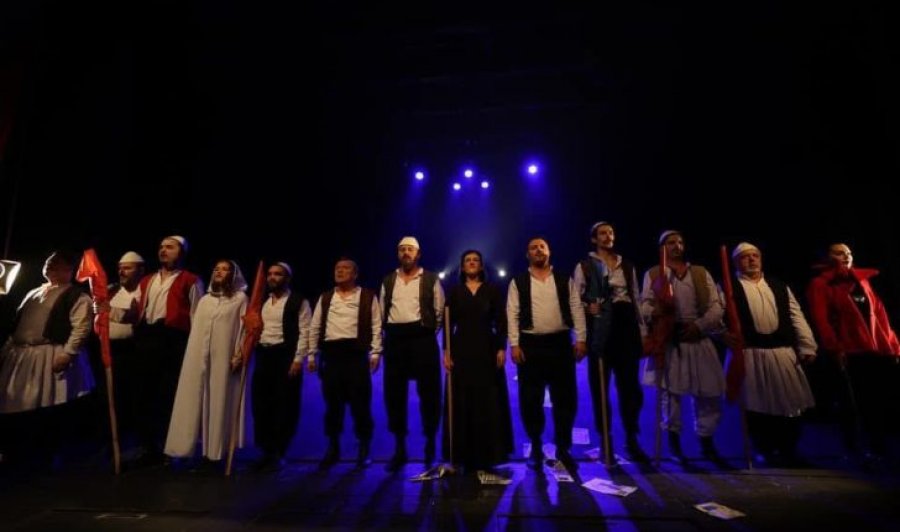 Shfaqja “13” sonte në Teatrin Adriana në Ferizaj