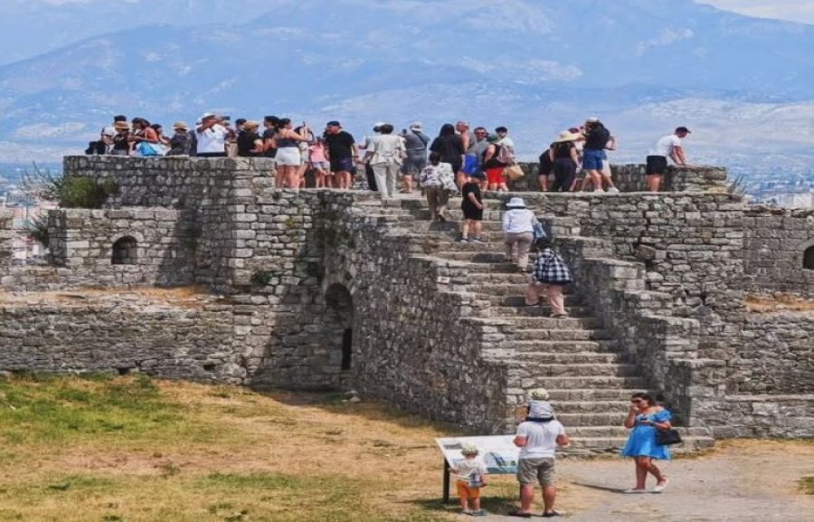 Më shumë se 100 mijë vizitorë në Kalanë e Shkodrës