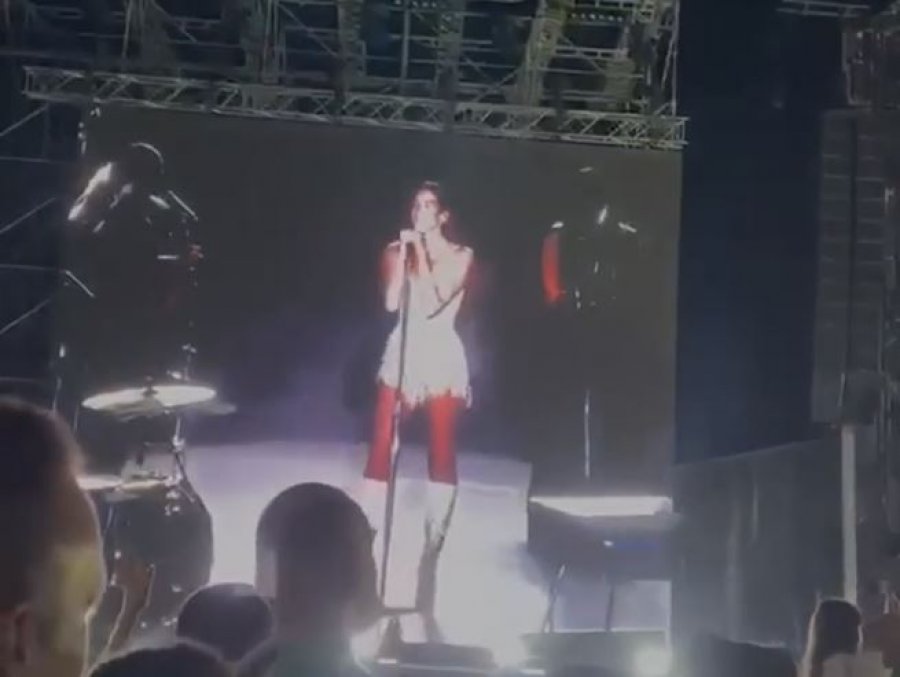 Fjalimi në shqip i Dua Lipës gjatë festivalit: Kosova ka lezet dhe vetëm kështu mund t’i tregojmë botës