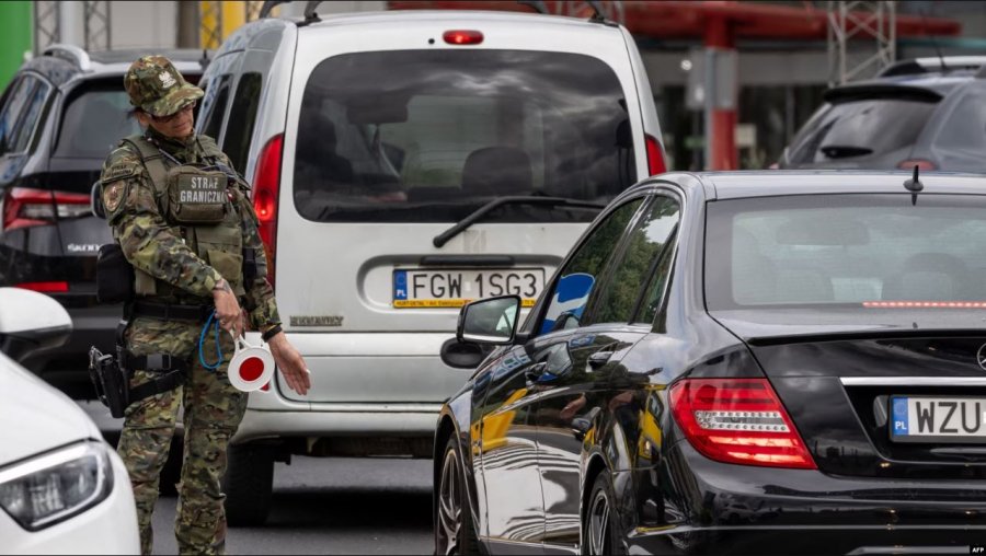 Polonia i vazhdon kontrollet kufitare me Gjermaninë deri në tetor