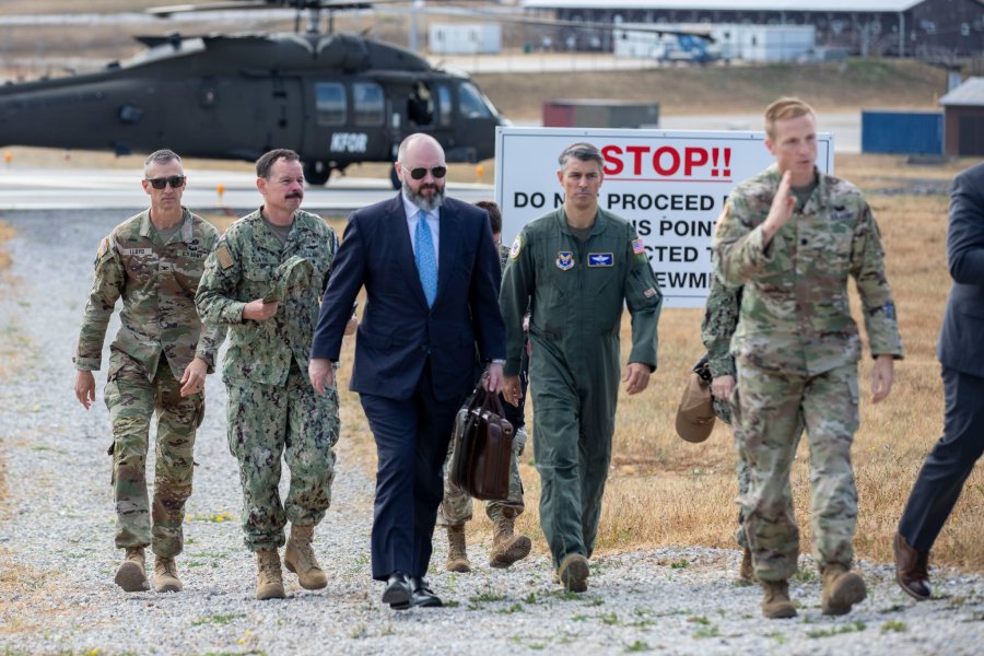 Ambasada Amerikane deklarohet për vizitën e Bakerit: Përforcon partneritetin mbrojtës SHBA - Kosovë